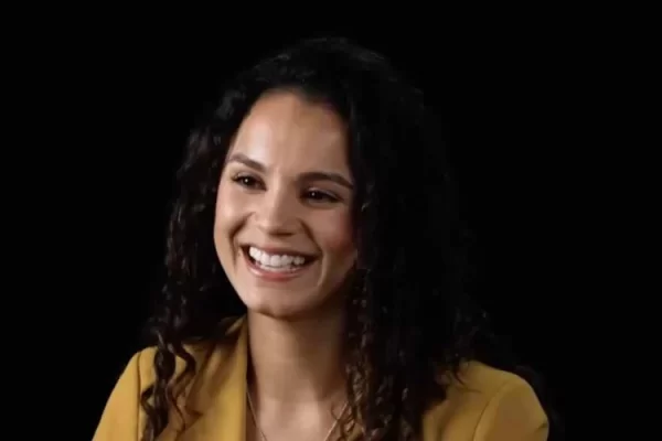 Lara Silva, que interpreta Eden em “The Chosen”, é cristã e nasceu no Brasil. (Foto: Reprodução/YouTube/CBN News).